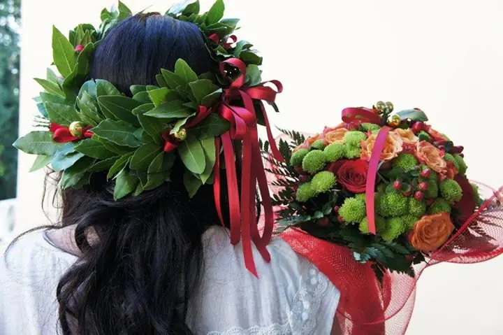 Corona d'alloro per la laurea con bacche e nastro, e bouquet coordinato