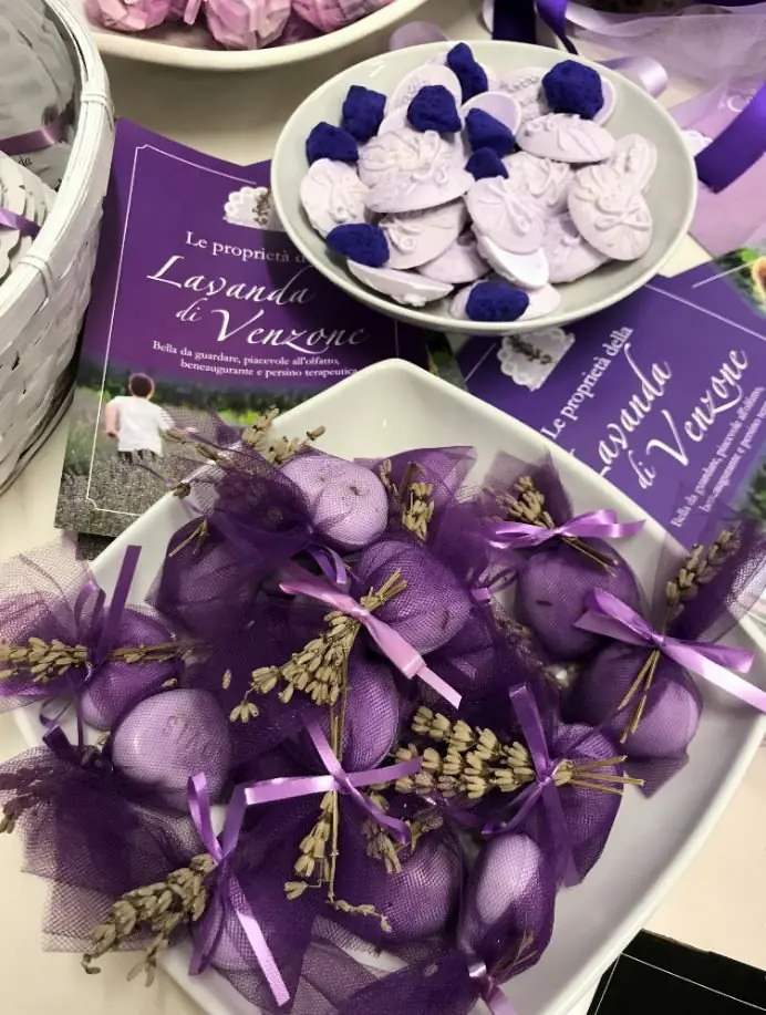 Bomboniere e sacchetti alla lavanda pronti per le cerimonie
