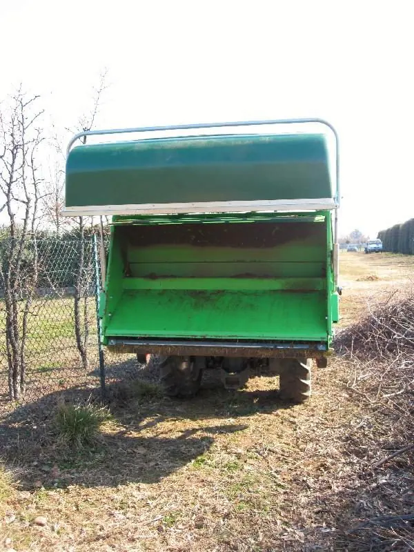 Rimorchio per la raccolta e il trasporto del materiale di risulta