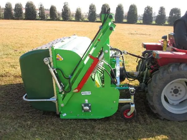 Trinciacaricante per lo sfalcio e la raccolta dell'erba